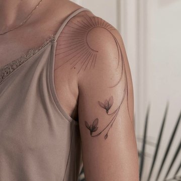 Жіночі тату на плечах