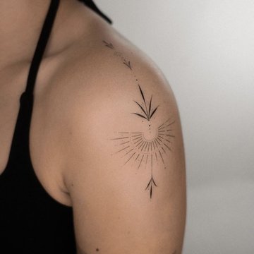 Жіночі тату на плечах