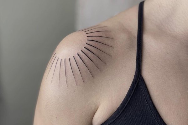 Жіночі тату на плечах