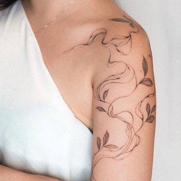 Жіночі тату на плечах