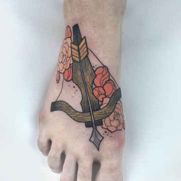 Тату-эскиз арбалет