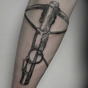 Тату-эскиз арбалет