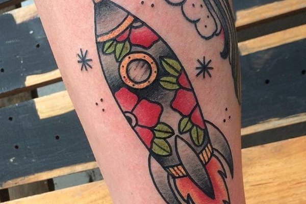 тату-эскиз ракета