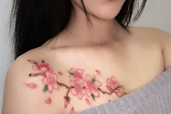 тату ветка сакуры