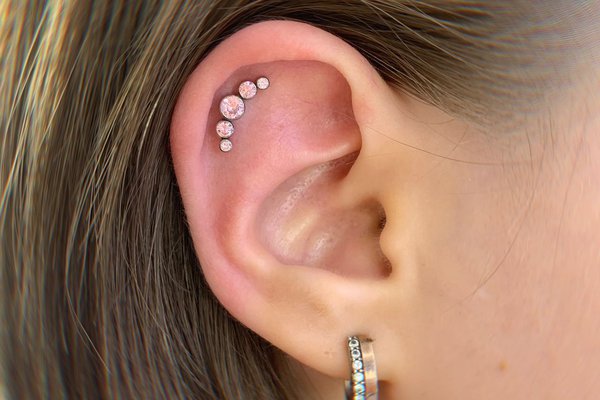 Пирсинг уха - хеликс
