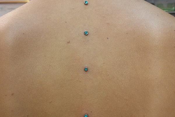 Пірсинг на спині