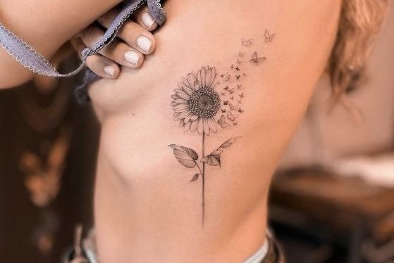 Женские тату на ребрах