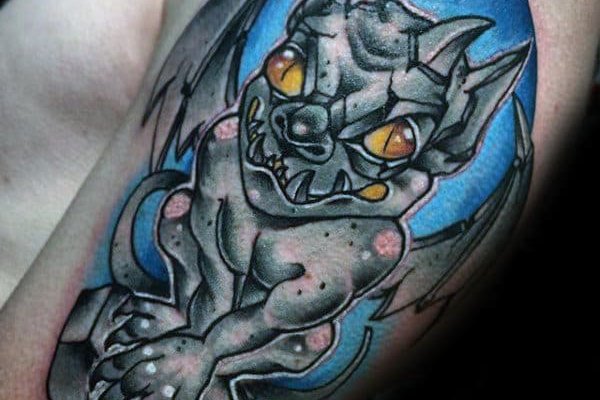 горгулья на плече тату