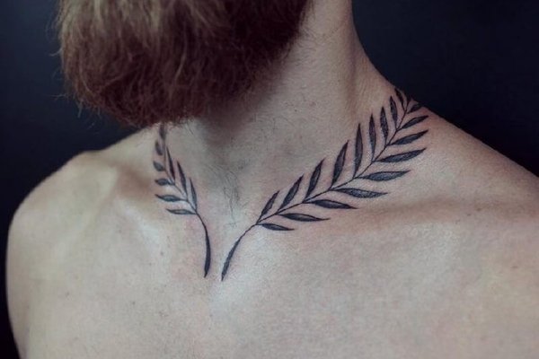 Тату на шиї