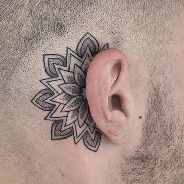 Мужские тату на шее