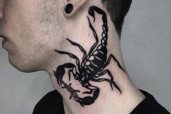 Чоловічі тату на шиї