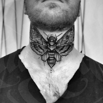 Чоловічі тату на шиї