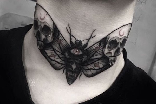 Тату на шиї