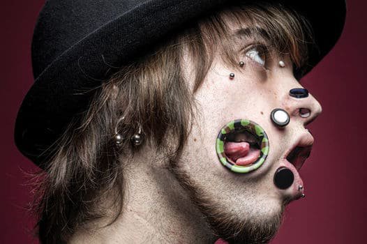 Тунелі в щоках