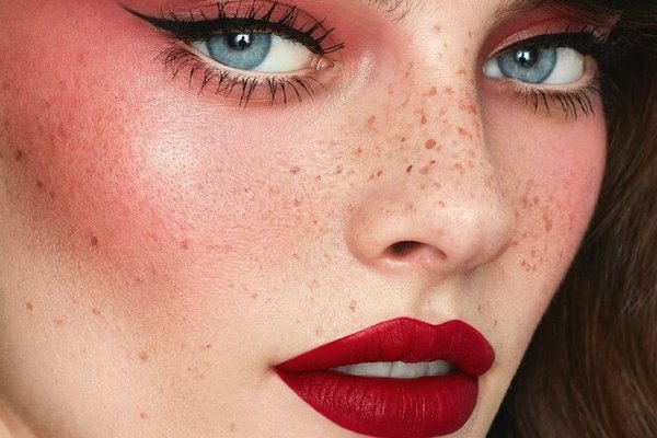 Татуаж веснушек