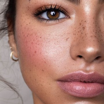 Татуаж веснушек