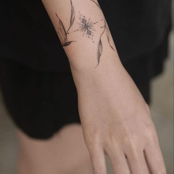 Тату на запястье