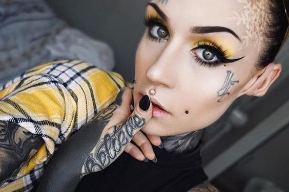 щеки с пирсингом