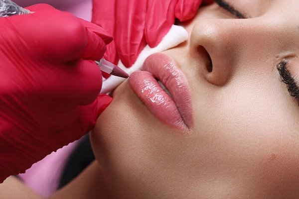 перманентний макіяж губ догляд