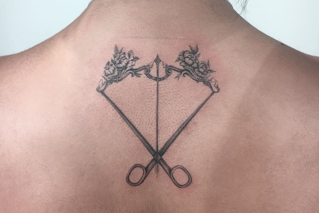 Тату-эскиз арбалет