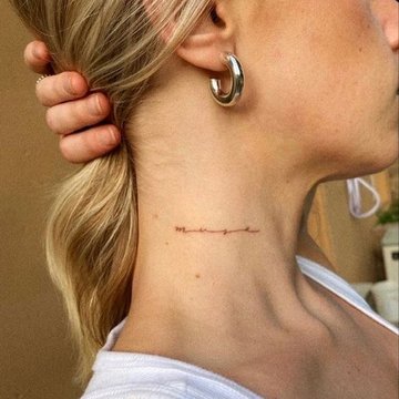 Тату на шиї для жінок