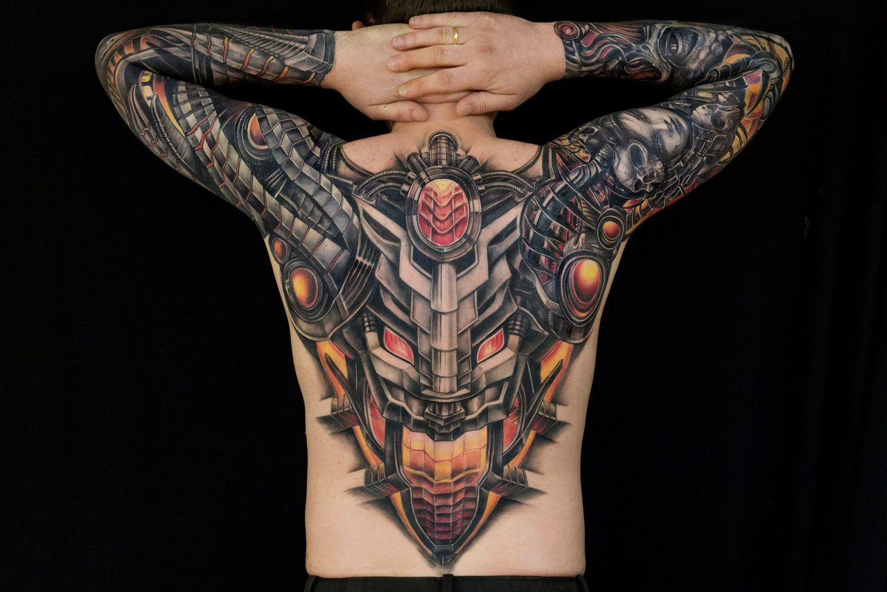 боомеханика тату на спине