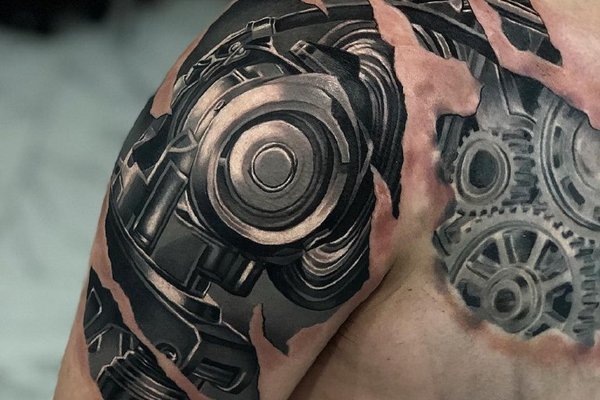 биомеханика татуировка