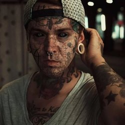 Тату на очному яблуці