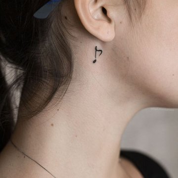 Тату на шиї для жінок