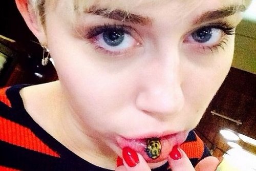 Тату с мемами