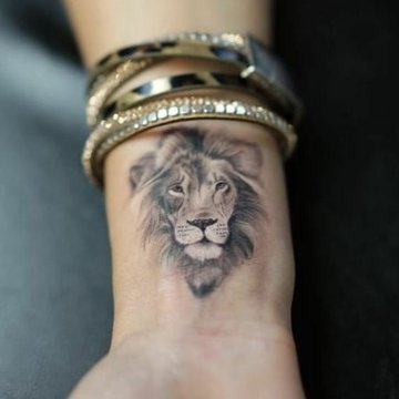 Тату на запястье