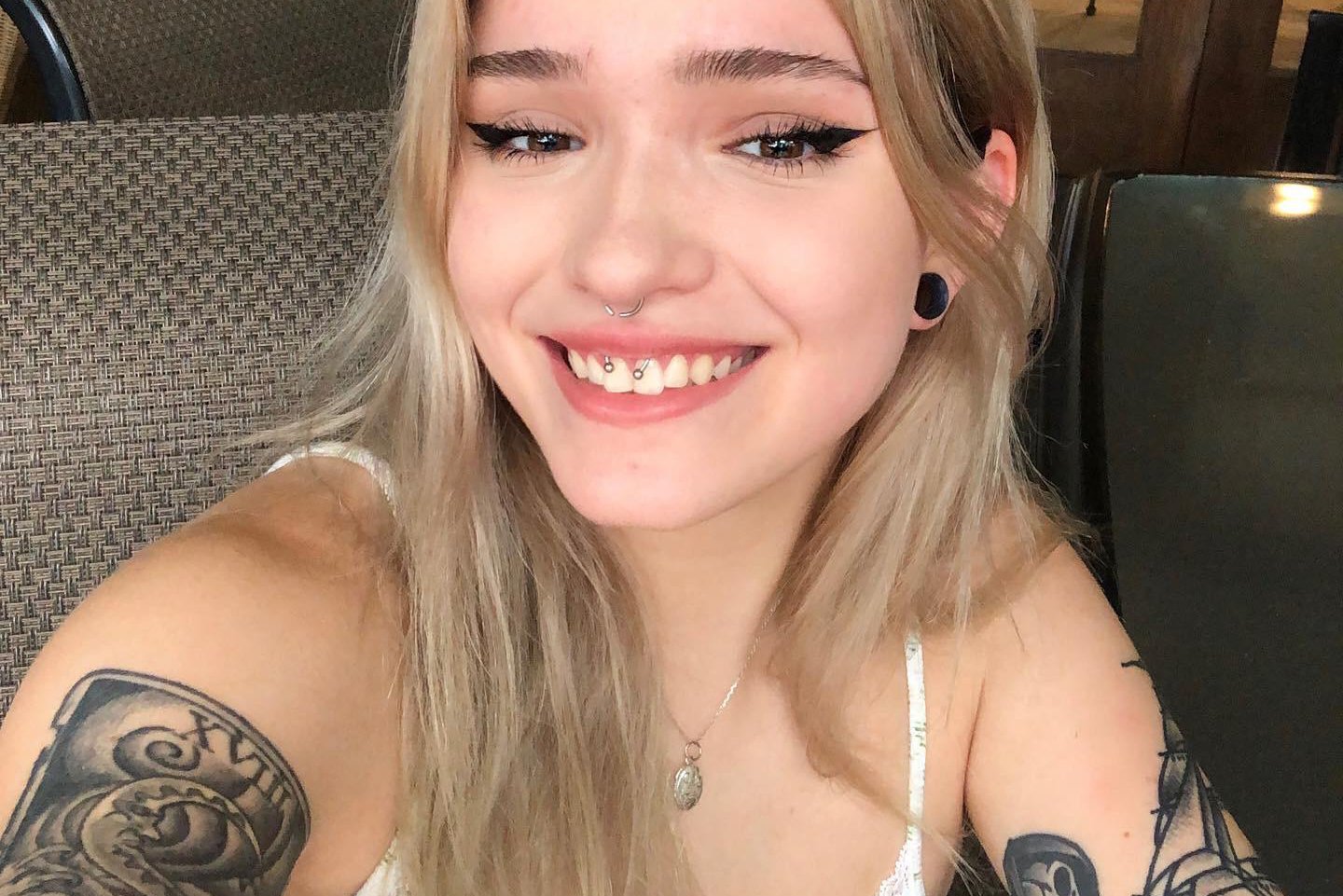 Пірсинг смайл