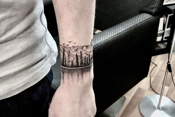 Тату на запястье