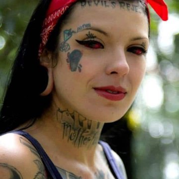 Тату на очному яблуці