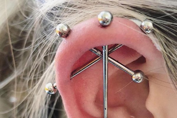 Пірсинг індастріал