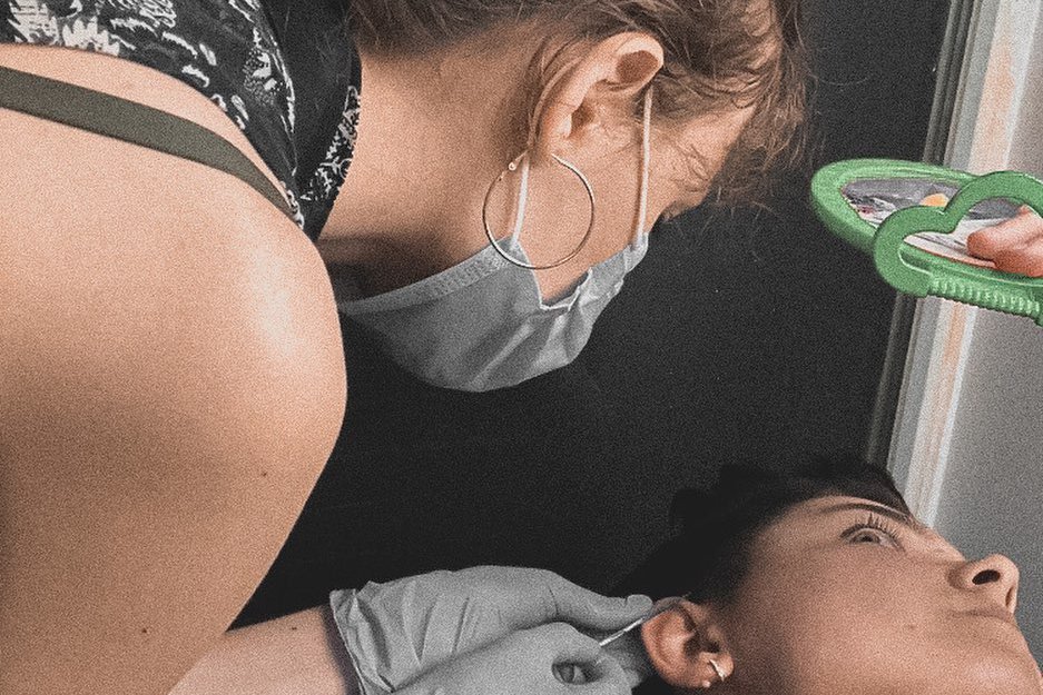 Пірсинг - голка або пістолет