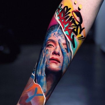 Татуировка в стиле неон-граффити с эффектом свечения