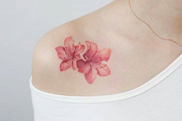 тату з гібіскусом