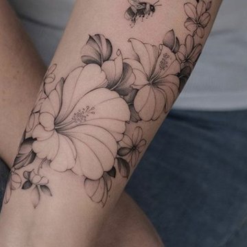 тату з гібіскусом