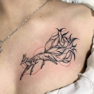 Тату кицуне на ключиці