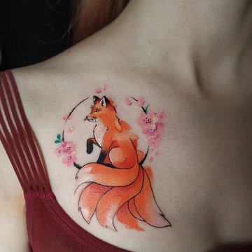 Тату кицуне в акварельному стилі