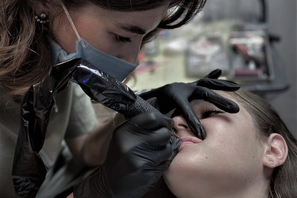 Навчання перманентного макіяжу у Львові