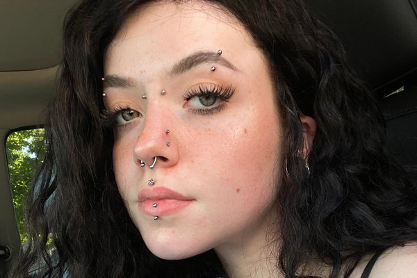 Пірсинг брови