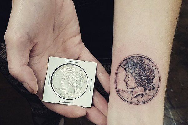 Тату-ескіз монета