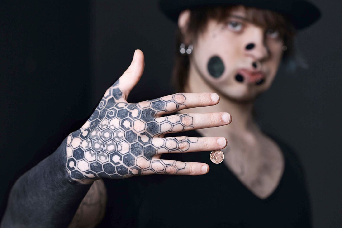 Тунелі в щоках