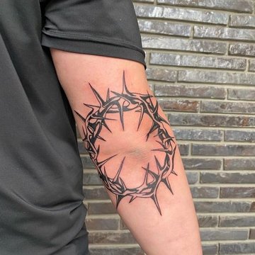 Мужские тату на локте