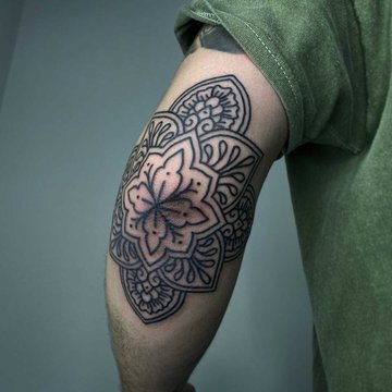 Мужские тату на локте