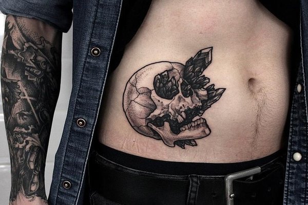 Мужские тату на животе