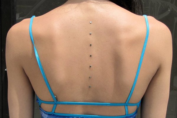 Пірсинг на спині