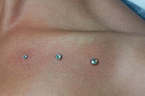 Плоскостной пирсинг